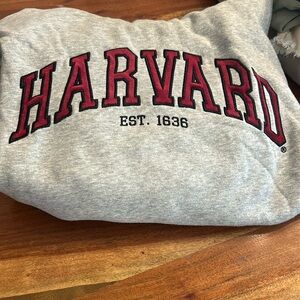 Harvard hoodie with pockets